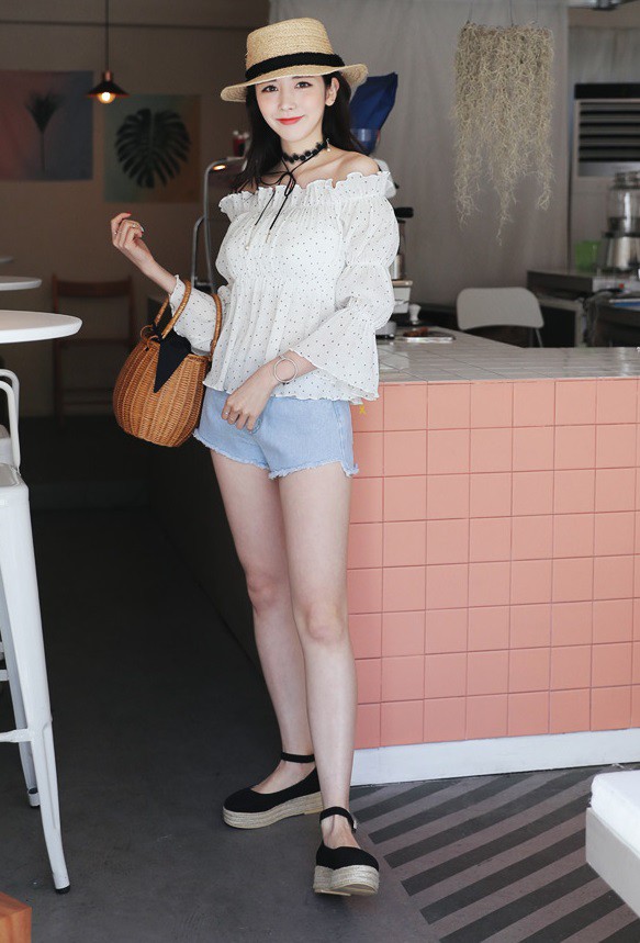 4 kiểu giày/dép bệt luôn sẵn lòng kết thân với quần shorts để ra đúng chất mùa hè 4 kiểu giày/dép bệt luôn sẵn lòng kết thân với quần shorts để ra đúng chất mùa hè